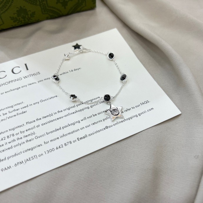 G*u*i bracelets